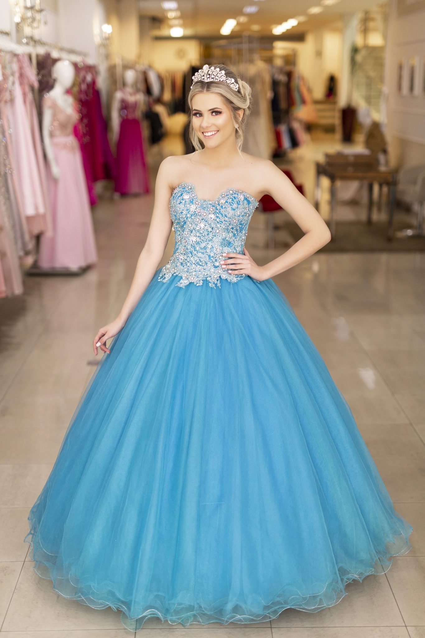 Vestido De Debutante Princesa Azul Tiffany Com Renda Bordada Maximus Atelier 2500