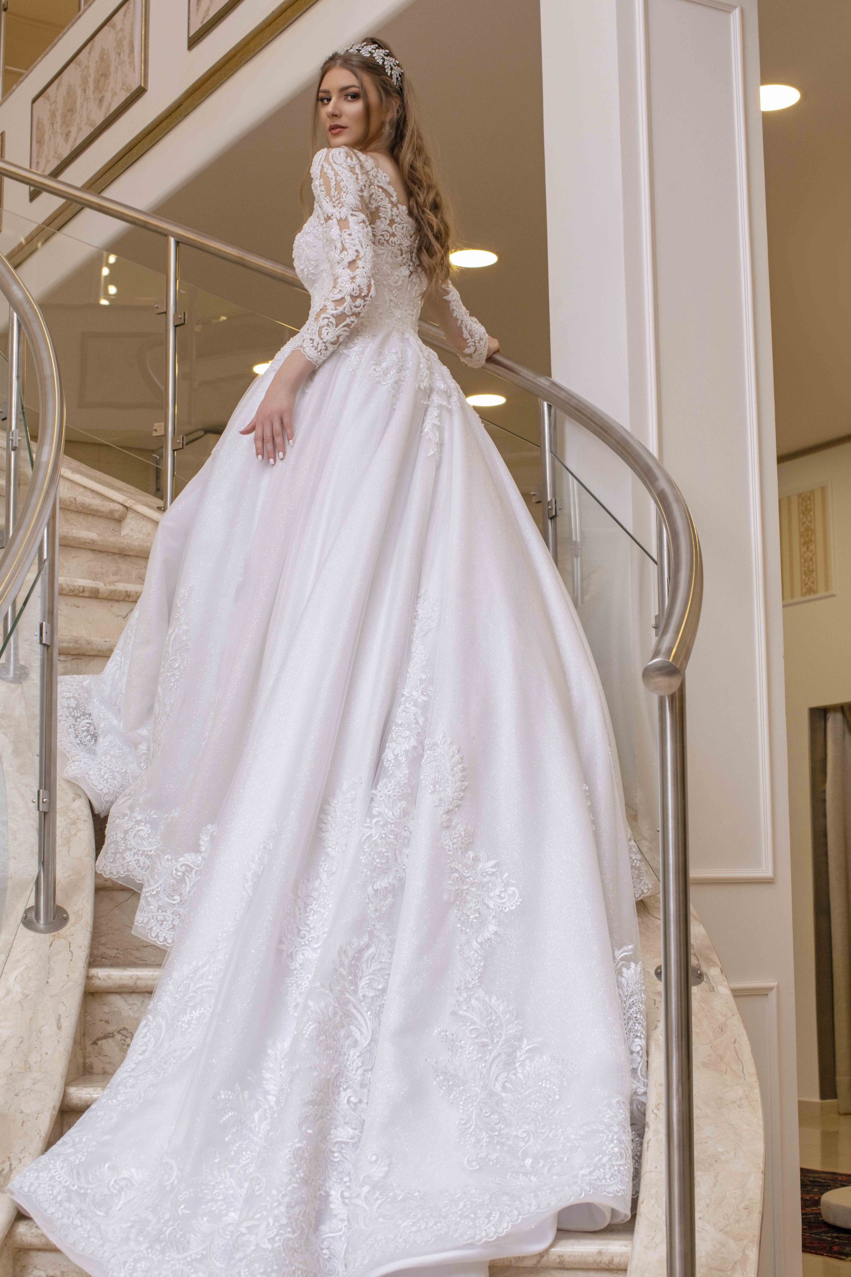 vestido-de-noiva-princesa-mangas-longas-e-cauda-maximus-atelier