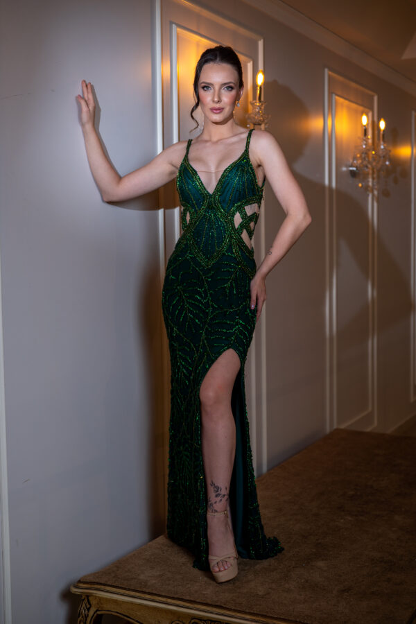 vestido verde recortes